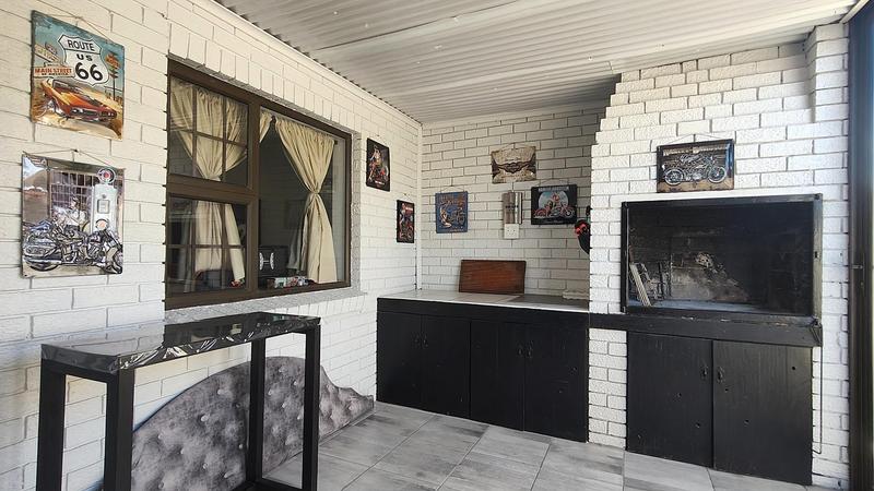 2 Bedroom Property for Sale in Hartenbos Western Cape